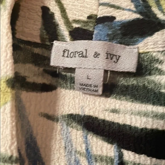 Tropical Leaf Print Women’s Sleeveless Top - Picture 2 of 7